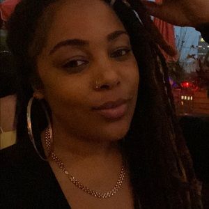 Meet your Posher, Stacy